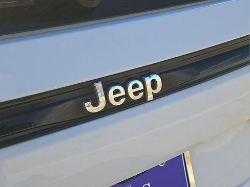 Used 2022 Jeep Grand Cherokee Limited image 12