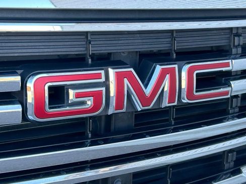 Used 2023 GMC Acadia SLT image 39