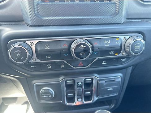 Used 2023 Jeep Wrangler Sport S image 16