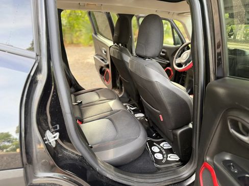 Used 2016 Jeep Renegade Trailhawk AWD/4WD image 5