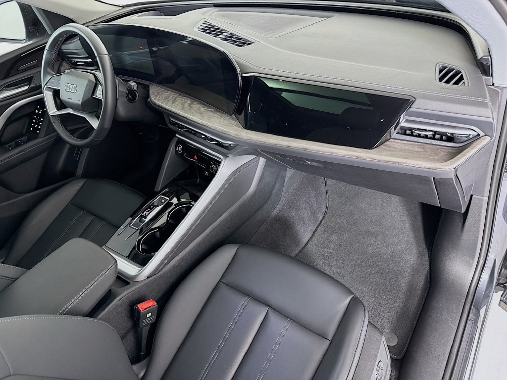 Certified 2025 Audi Q5 Premium w/ Premium Plus AWD/4WD image 18
