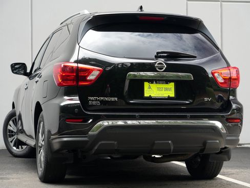 Used 2019 Nissan Pathfinder SV FWD image 5