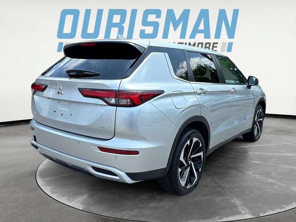 Used 2024 Mitsubishi Outlander SE Black Edition FWD image 7