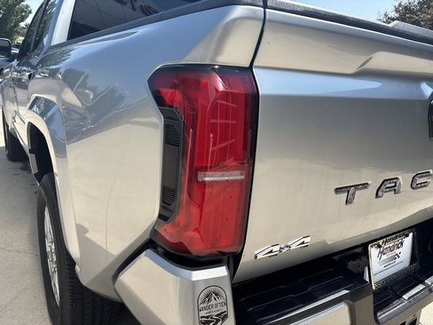Used 2025 Toyota Tacoma SR5 AWD/4WD image 12