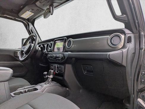 Used 2023 Jeep Gladiator Overland AWD/4WD image 22