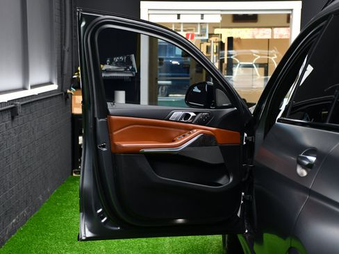 Used 2022 BMW X7 M50i w/ Executive Package image 17