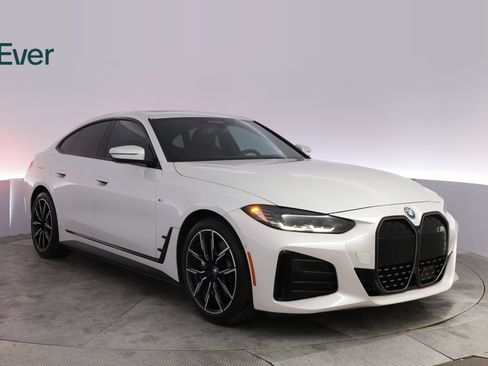 Used 2022 BMW i4 eDrive40 w/ M Sport Package RWD image 13