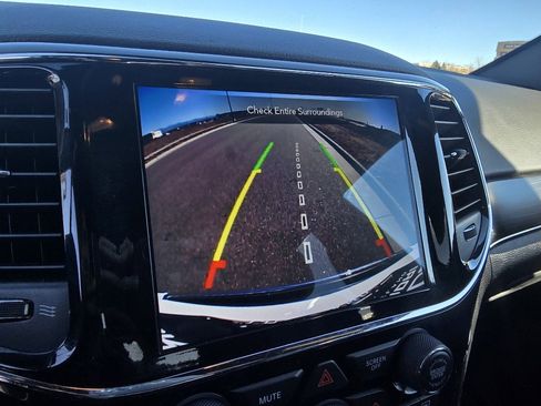 Used 2022 Jeep Grand Cherokee Limited image 22