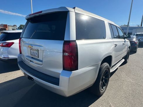Used 2018 Chevrolet Suburban LT AWD/4WD image 4