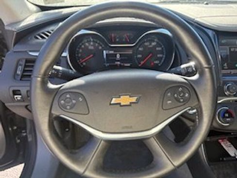 Used 2015 Chevrolet Impala LT image 7