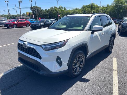 Used 2022 Toyota RAV4 XLE Premium AWD/4WD image 3