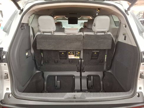 Used 2021 Toyota Sienna XLE w/ XLE Plus Package image 27
