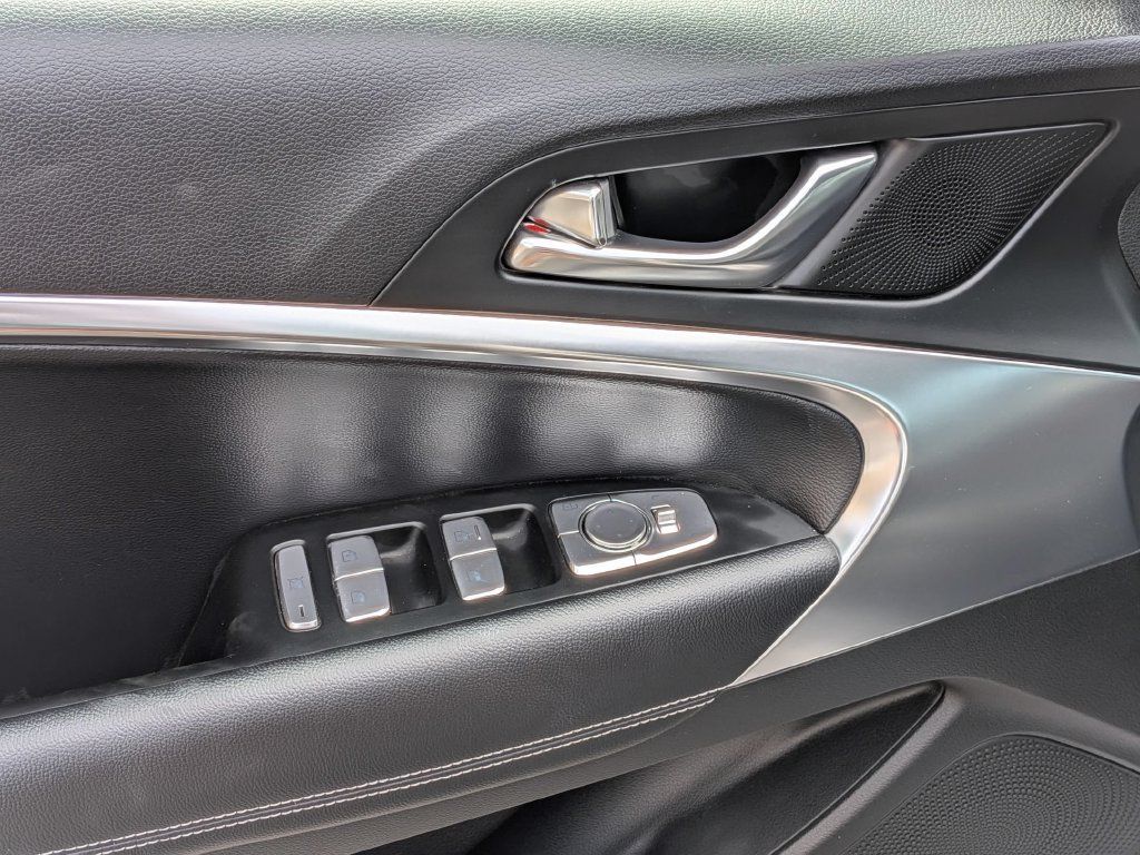 Used 2025 Genesis G70 2.5T RWD image 13