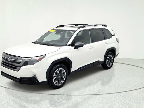 Used 2025 Subaru Forester Premium AWD/4WD image 4