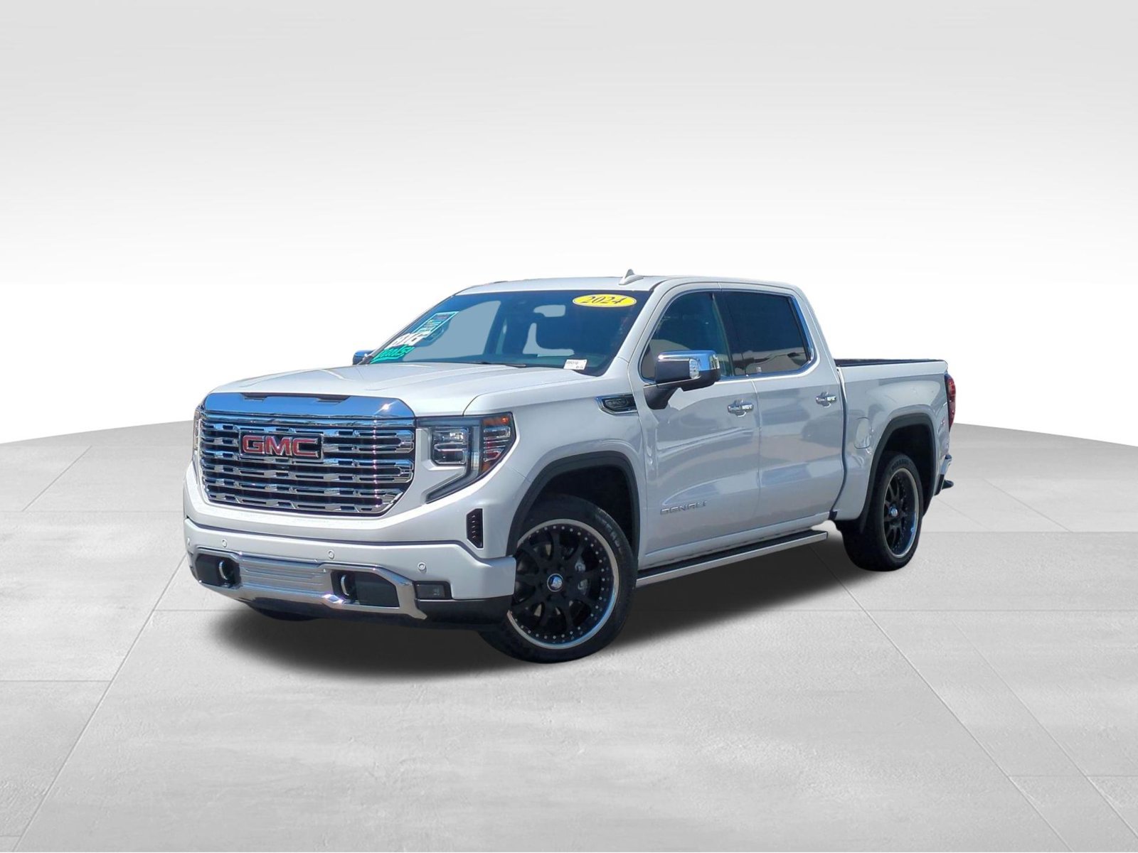 Used 2024 GMC Sierra 1500 Denali w/ Technology Package AWD/4WD image 1