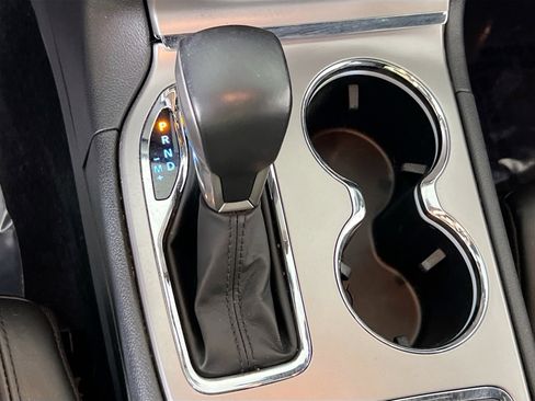 Used 2022 Jeep Grand Cherokee Laredo X image 15