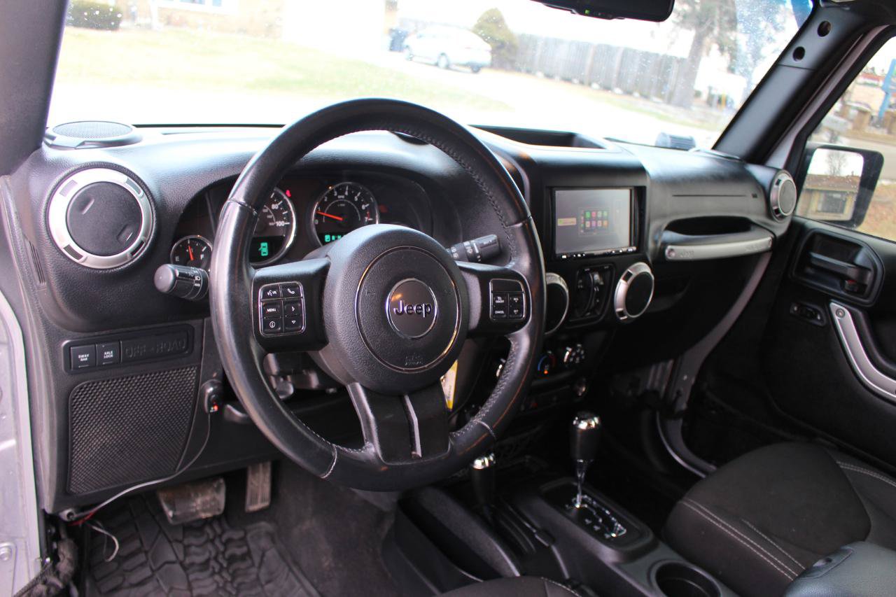 Used 2016 Jeep Wrangler Unlimited Rubicon AWD/4WD image 14
