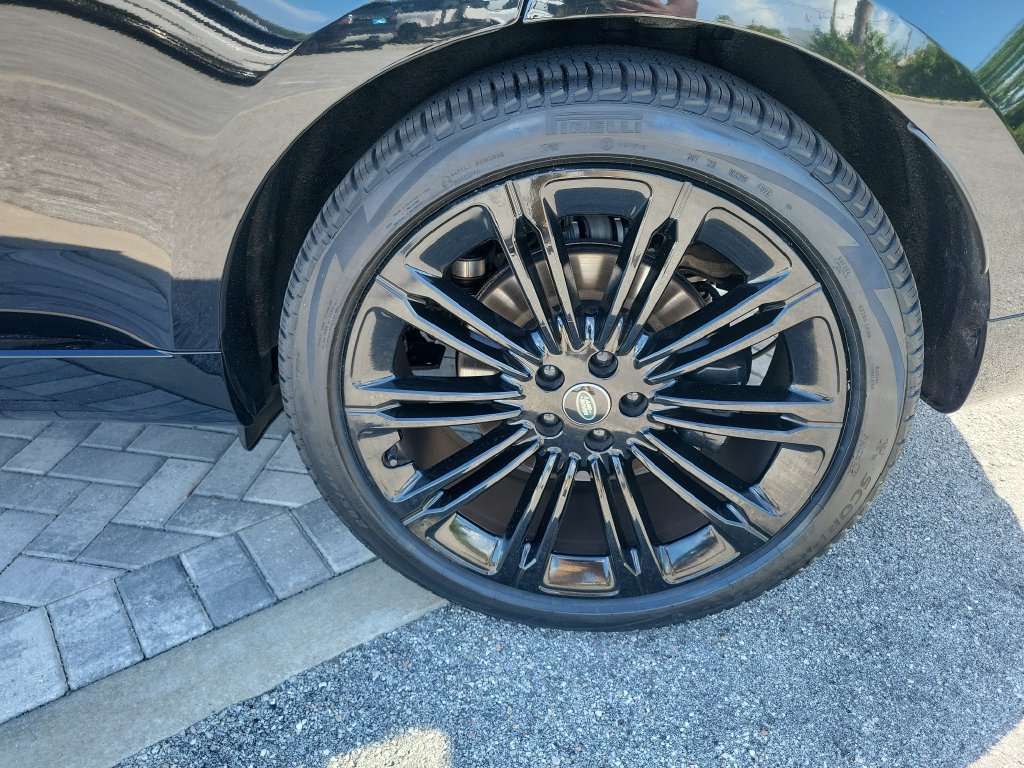 Certified 2025 Land Rover Range Rover SE AWD/4WD image 14