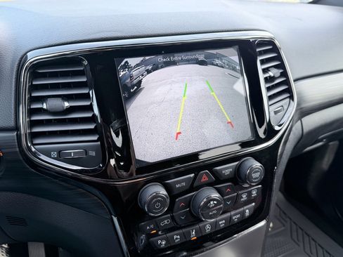 Used 2019 Jeep Grand Cherokee Altitude RWD image 18