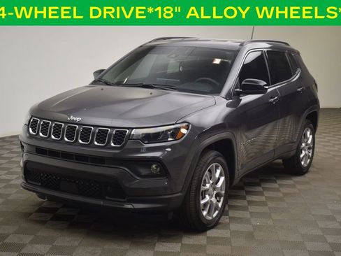 Used 2024 Jeep Compass Latitude AWD/4WD image 3