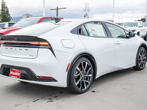New 2026 Toyota Prius Plug-In Hybrid FWD image 9