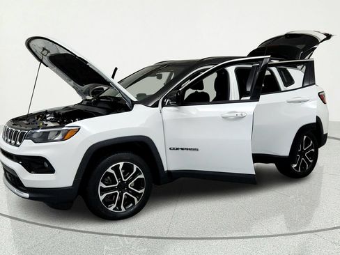Used 2023 Jeep Compass Limited w/ Sun and Sound Group AWD/4WD image 9
