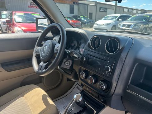 Used 2014 Jeep Patriot Sport FWD image 8