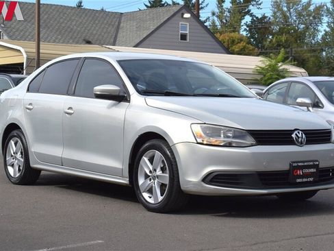Used 2012 Volkswagen Jetta TDI w/ TDI Appearance Pkg FWD image 1