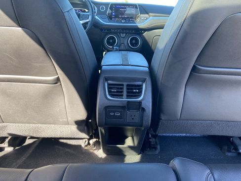 Used 2019 Chevrolet Blazer Premier w/ Sun and Wheels Package image 16