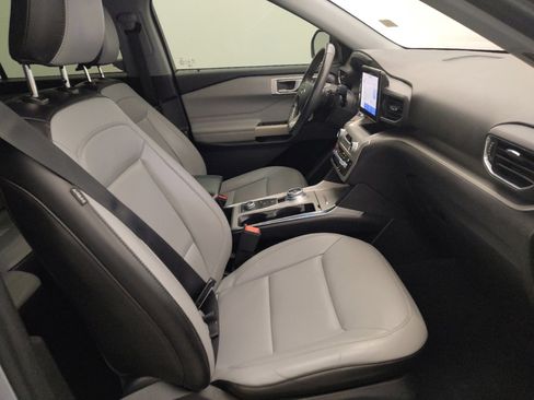 Used 2021 Ford Explorer XLT w/ Equipment Group 202A AWD/4WD image 21