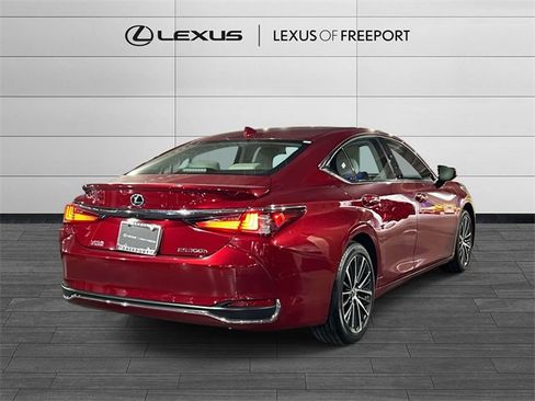 Certified 2025 Lexus ES 300h w/ Premium Package image 4