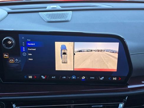 Used 2025 Chevrolet Traverse Z71 w/ Enhanced Driving Package image 37