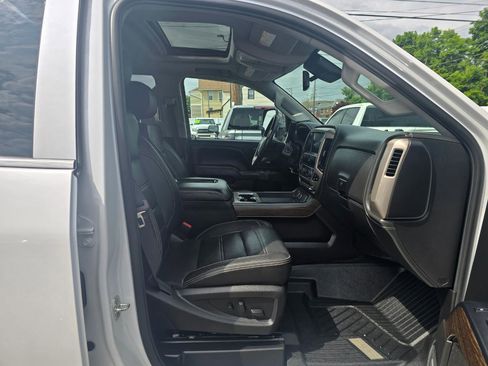 Used 2018 GMC Sierra 2500 Denali w/ Duramax Plus Package AWD/4WD image 17
