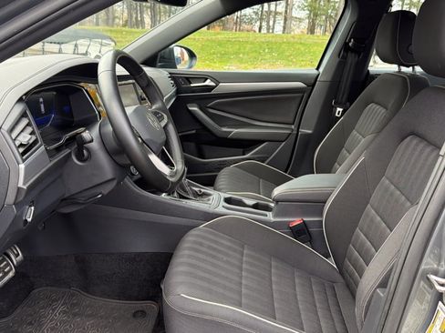 Used 2024 Volkswagen Jetta Sport image 10