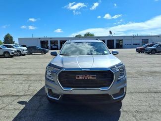 Used 2024 GMC Terrain SLE w/ Driver Convenience Package FWD video 2