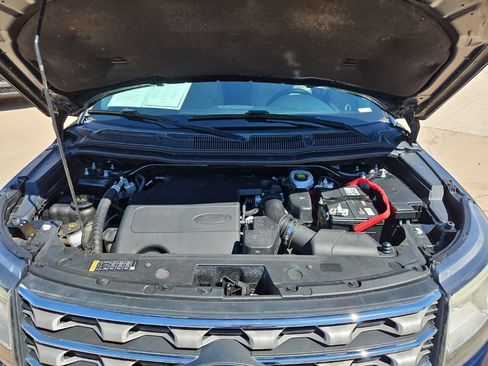 Used 2017 Ford Explorer XLT w/ Equipment Group 202A FWD image 7