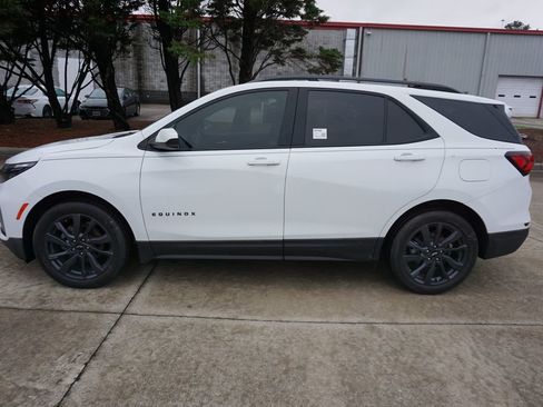 Used 2024 Chevrolet Equinox RS FWD image 18