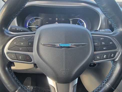 Certified 2021 Chrysler Pacifica Touring-L image 36