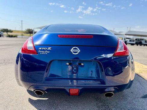 Used 2017 Nissan 370Z Coupe RWD image 5