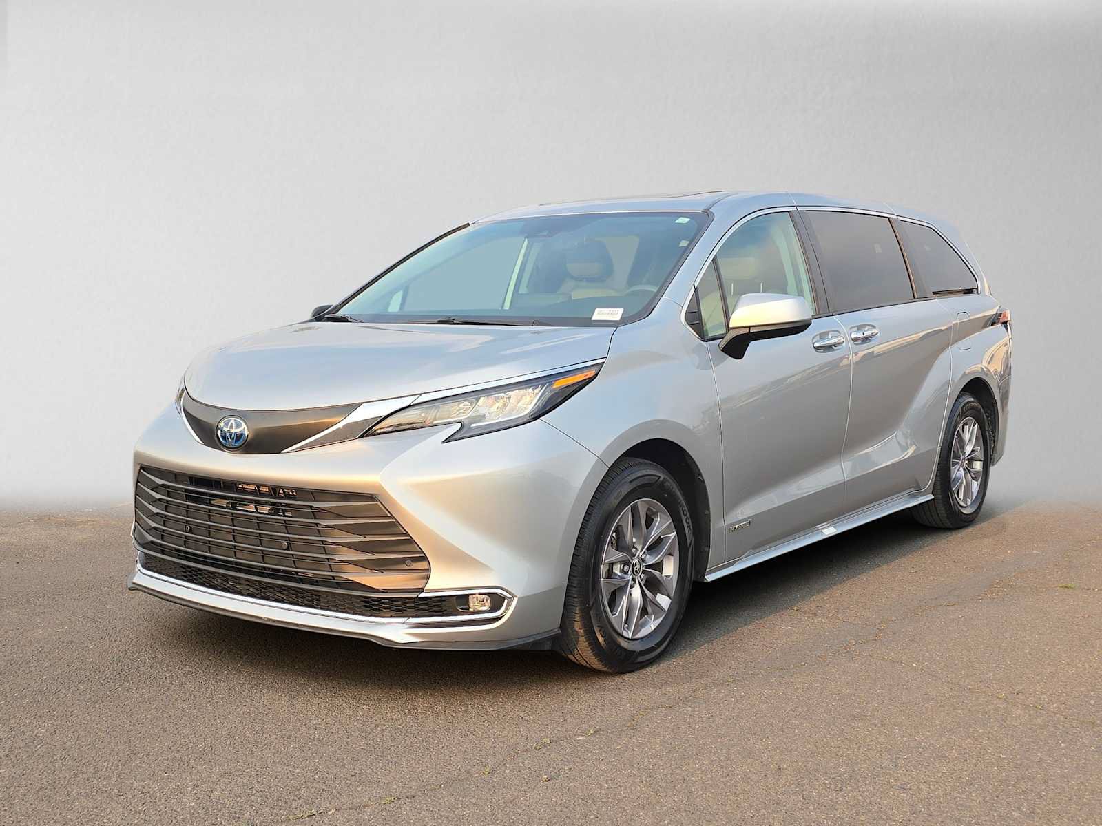 Certified 2021 Toyota Sienna XLE FWD image 9