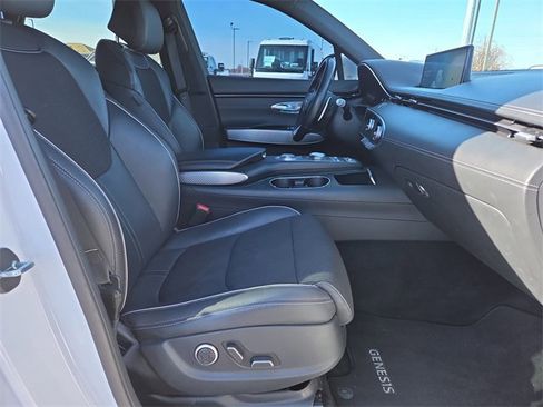 Used 2023 Genesis GV70 2.5T w/ Sport Prestige Package image 15