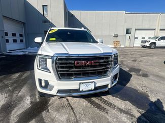 Used 2023 GMC Yukon SLT w/ SLT Luxury Package video 2