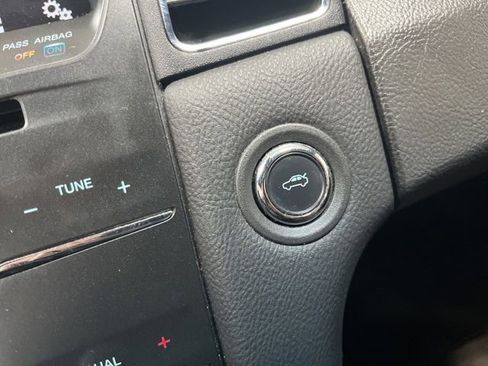 Used 2016 Ford Taurus SEL w/ Equipment Group 201A AWD/4WD image 43