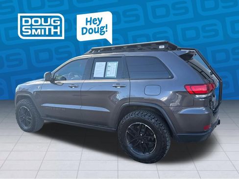 Used 2020 Jeep Grand Cherokee Trailhawk w/ Trailhawk Luxury Group AWD/4WD image 2