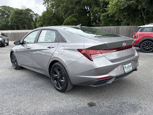 Used 2023 Hyundai Elantra SEL FWD image 3