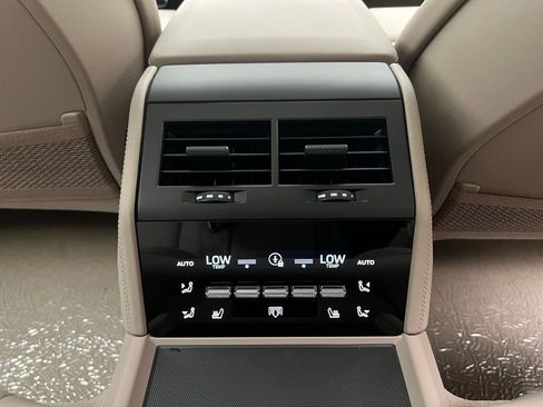 Used 2025 Porsche Panamera image 17