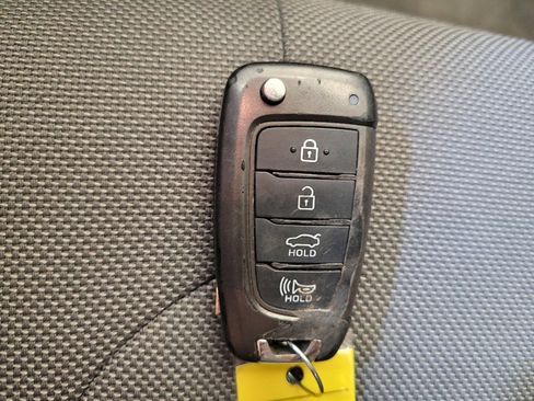 Used 2023 Hyundai Elantra SE w/ Cargo Package image 32