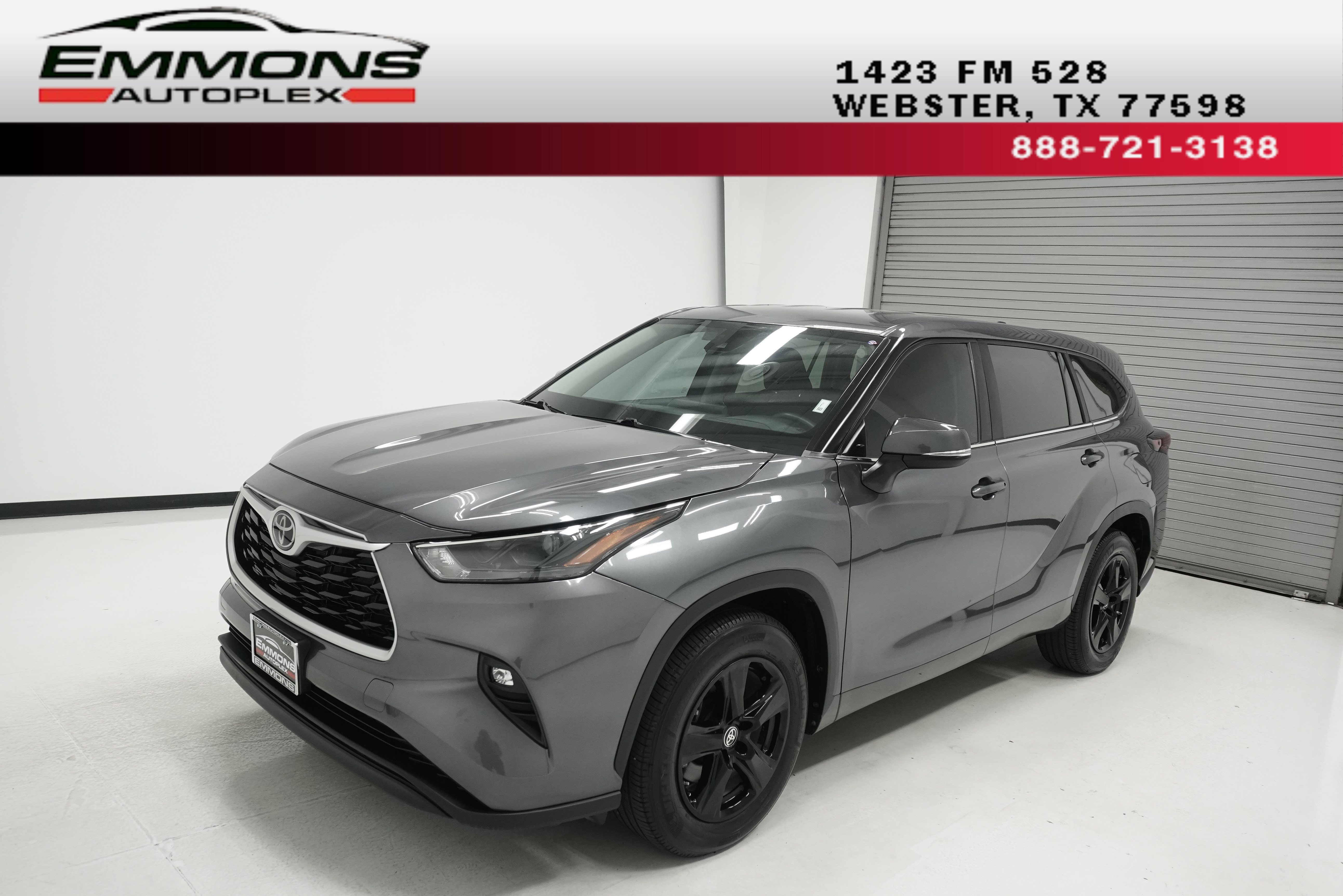Used 2024 Toyota Highlander LE FWD image 1