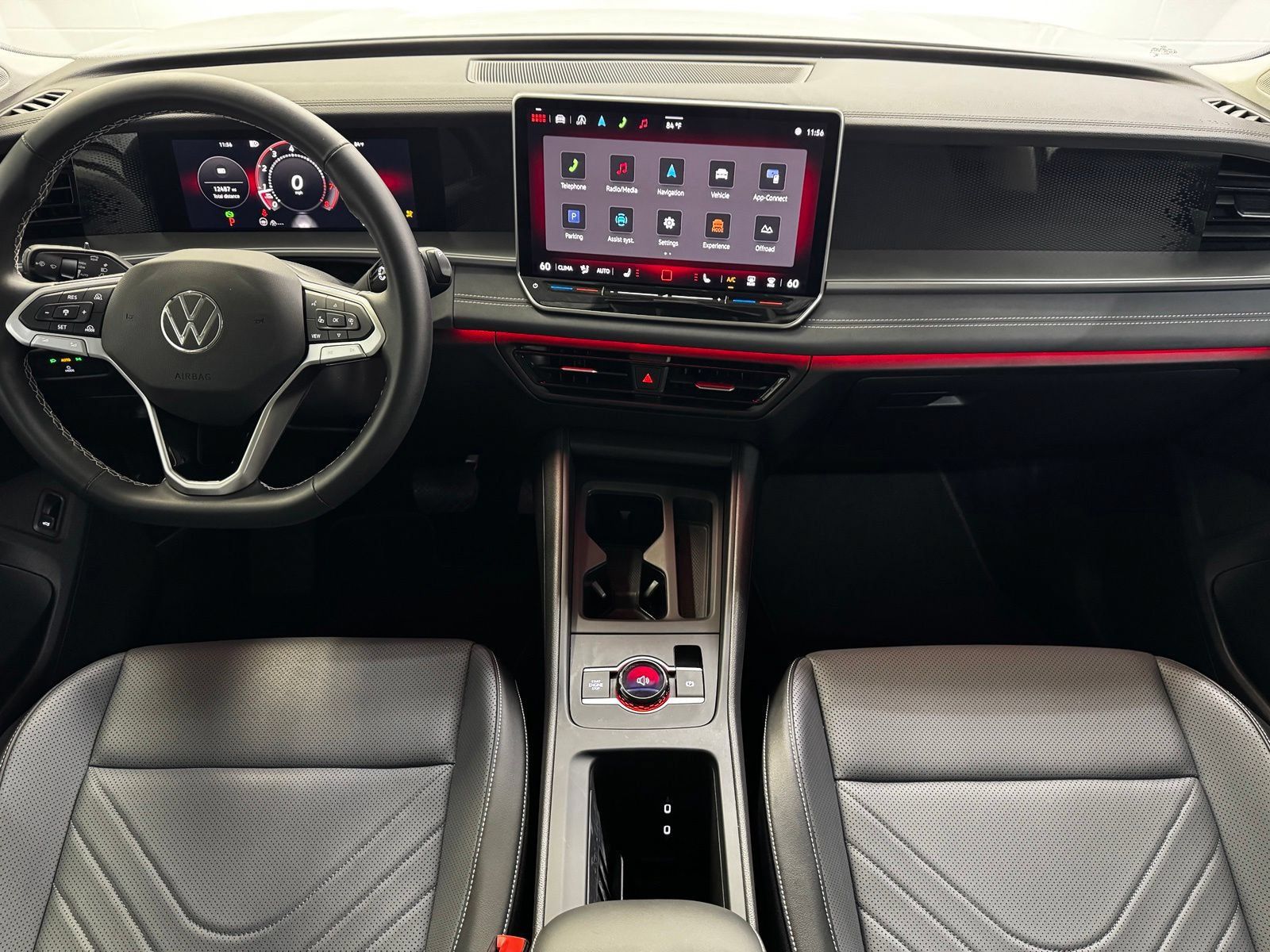 Used 2025 Volkswagen Tiguan SE AWD/4WD image 19