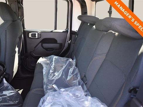 New 2025 Jeep Gladiator Sport image 15